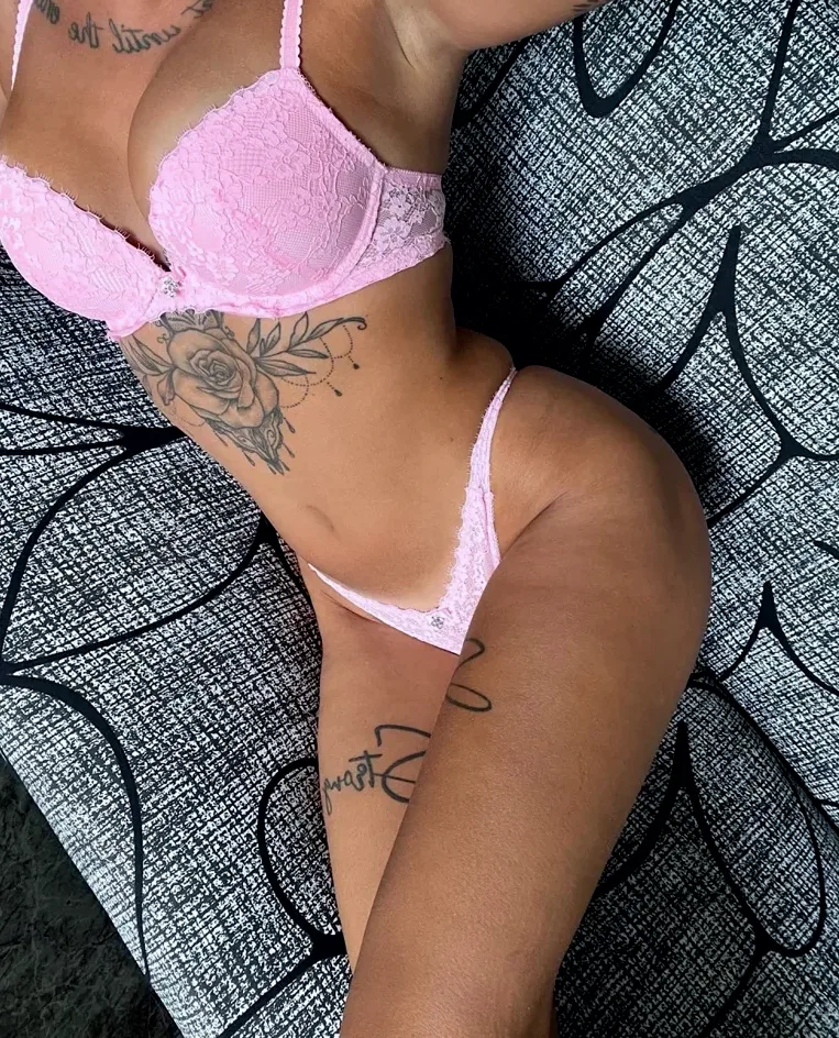 Laura, 28