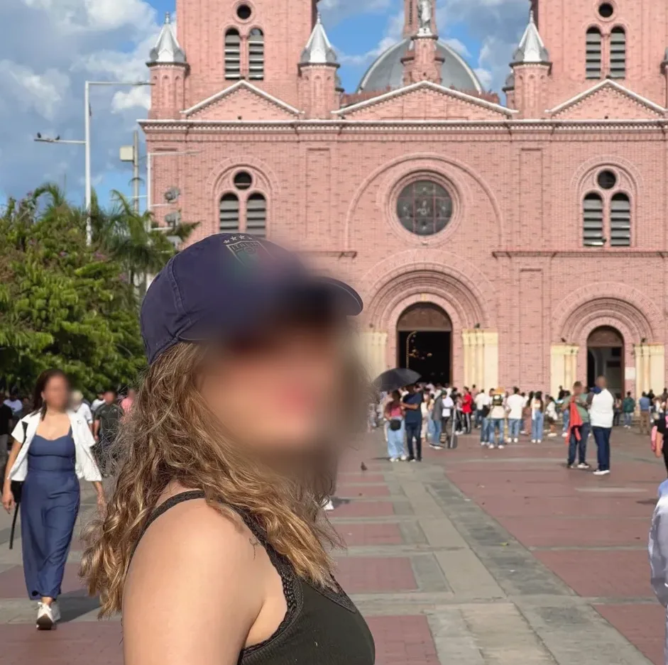 Maud, 25