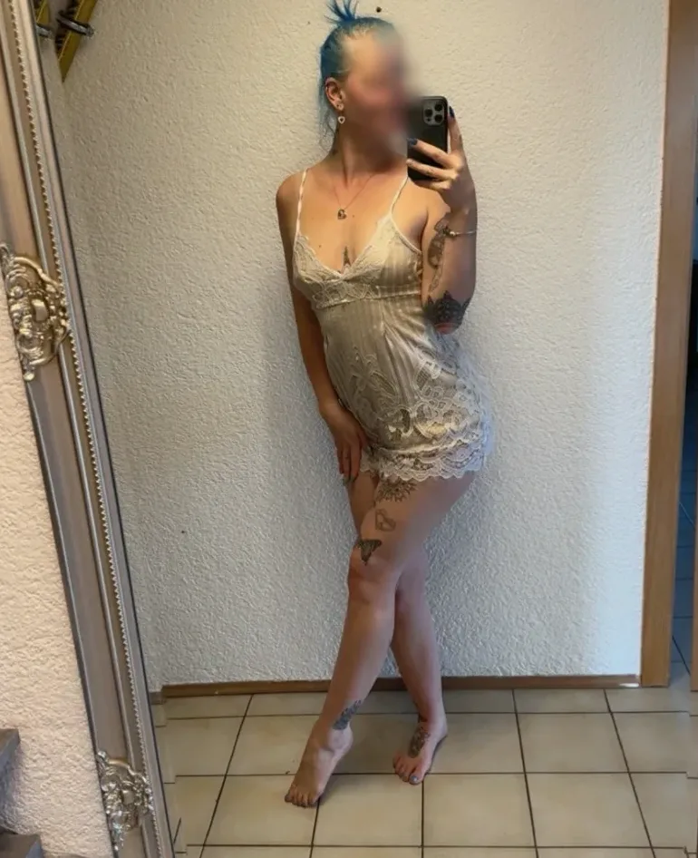 Sanae, 25